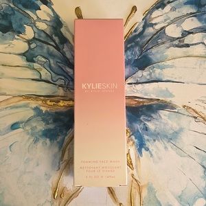 KYLIE SKIN FOAMING FACE WASH